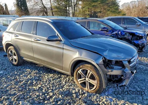 2016 Mercedes-Benz Glc 300 4Matic z USA, uszkodzony, nr VIN WDC0G4KB9GF021481